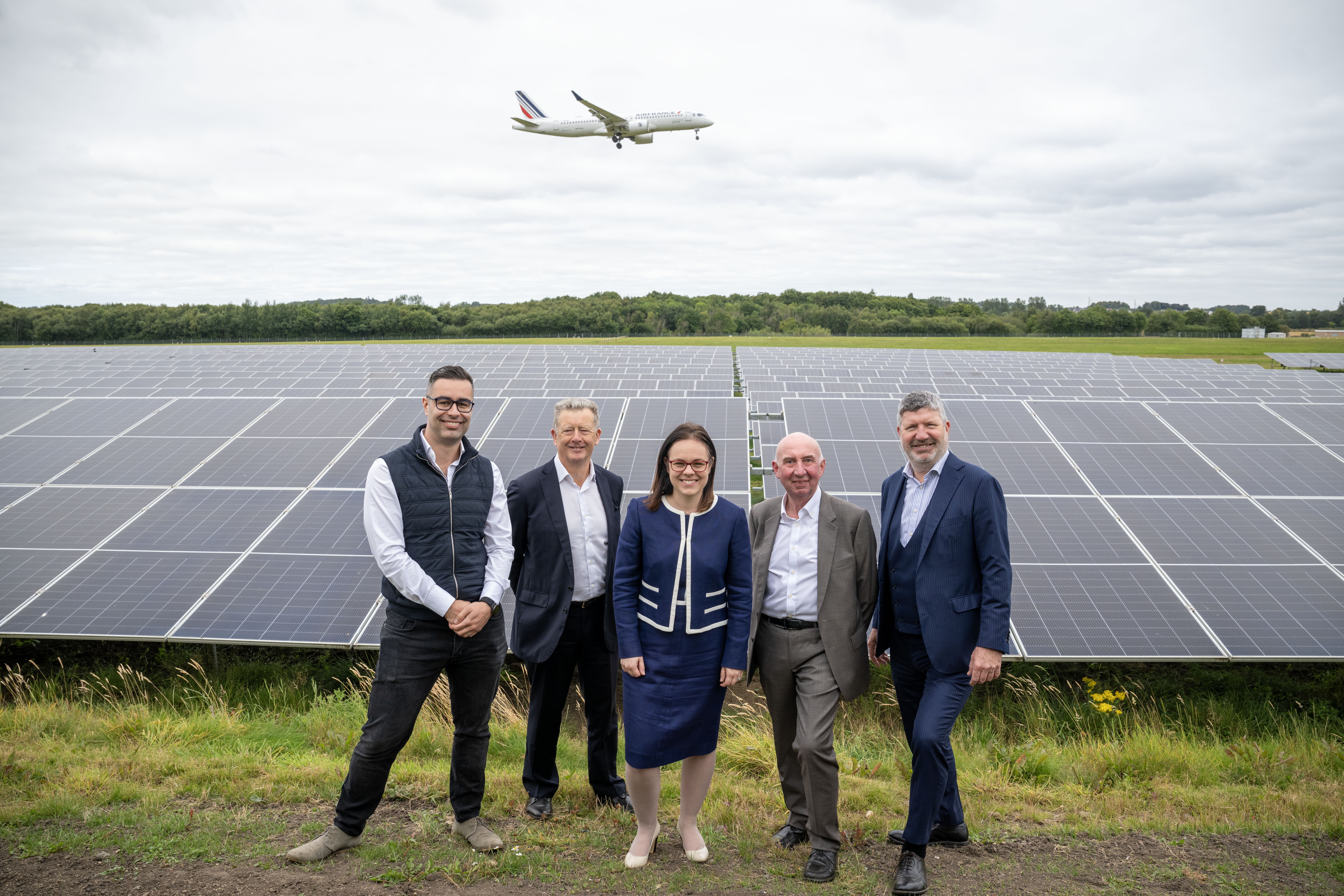 Solar farms_Edinburgh airport_UK_VINCI Airports(1).JPG