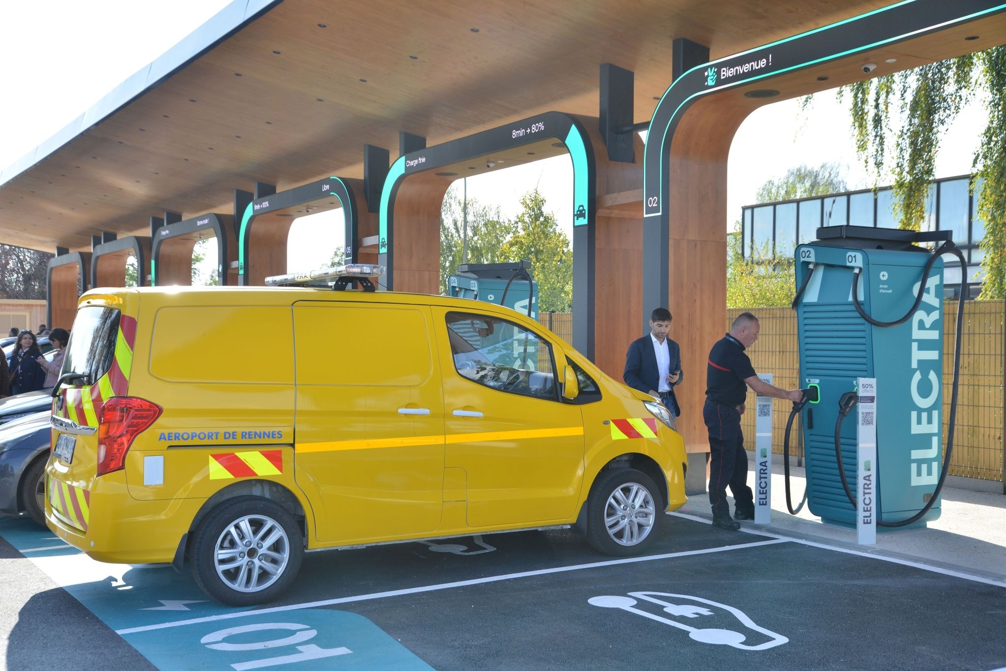 Station de recharge ultra-rapide_Rennes Bretagne_VINCI Airports_France
