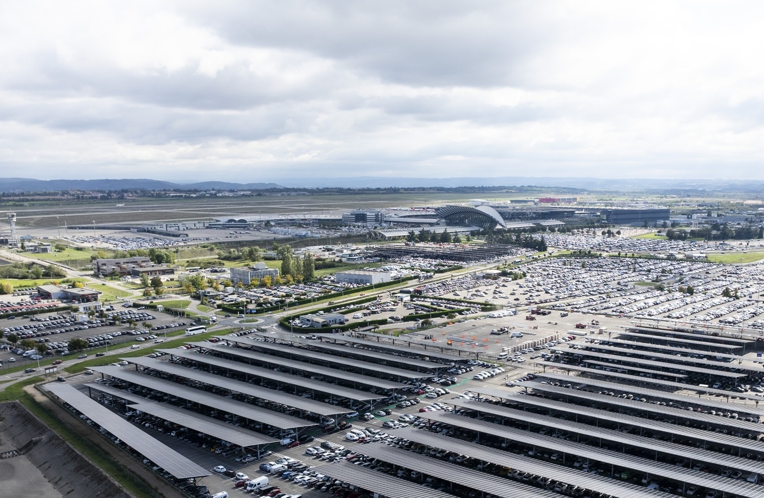 Lyon-St Exupery_ombrières solaires parking_VINCI Airports_Septembre24023©G Perret.jpg