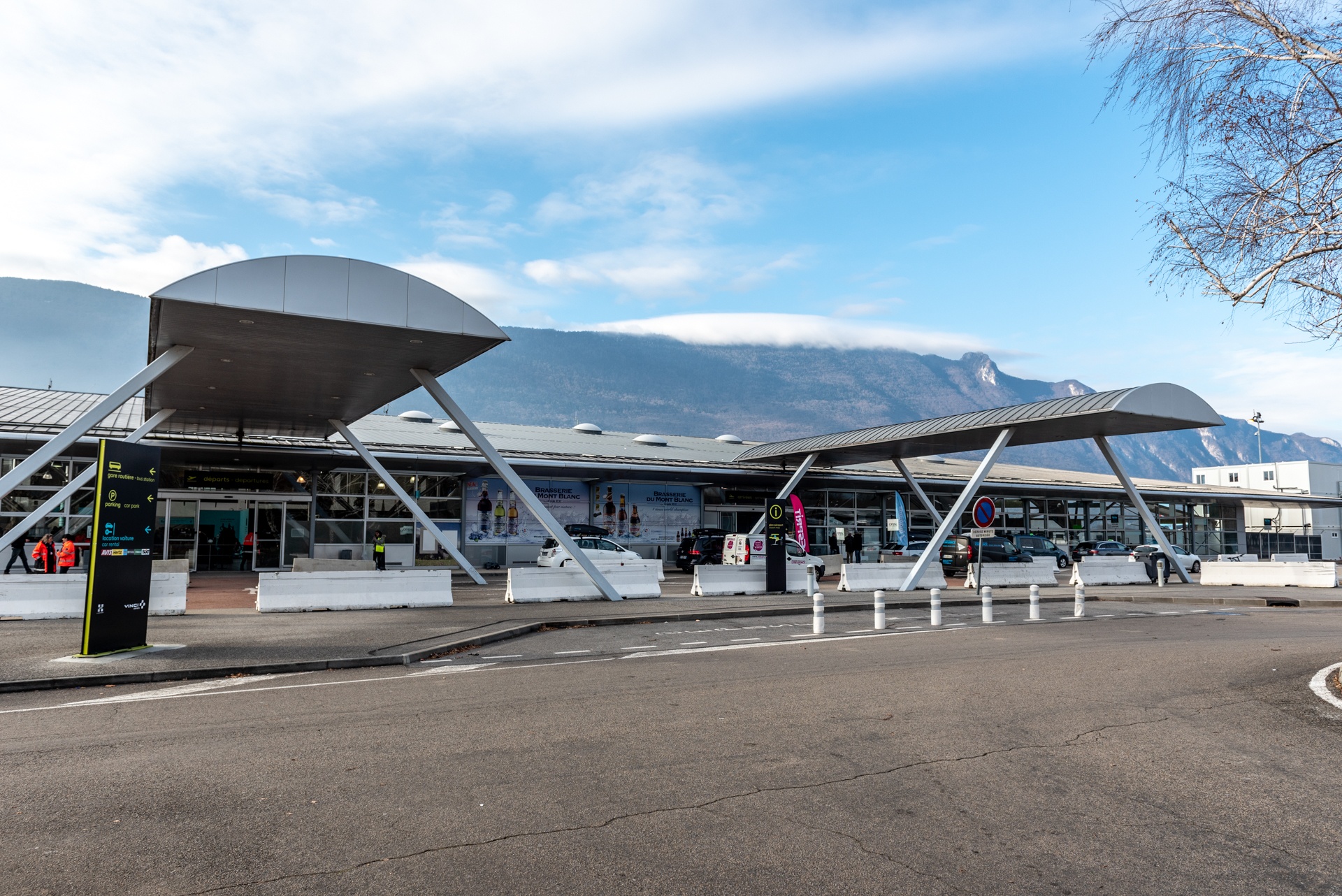 Grenoble Alpes Isère Airport_4.jpg
