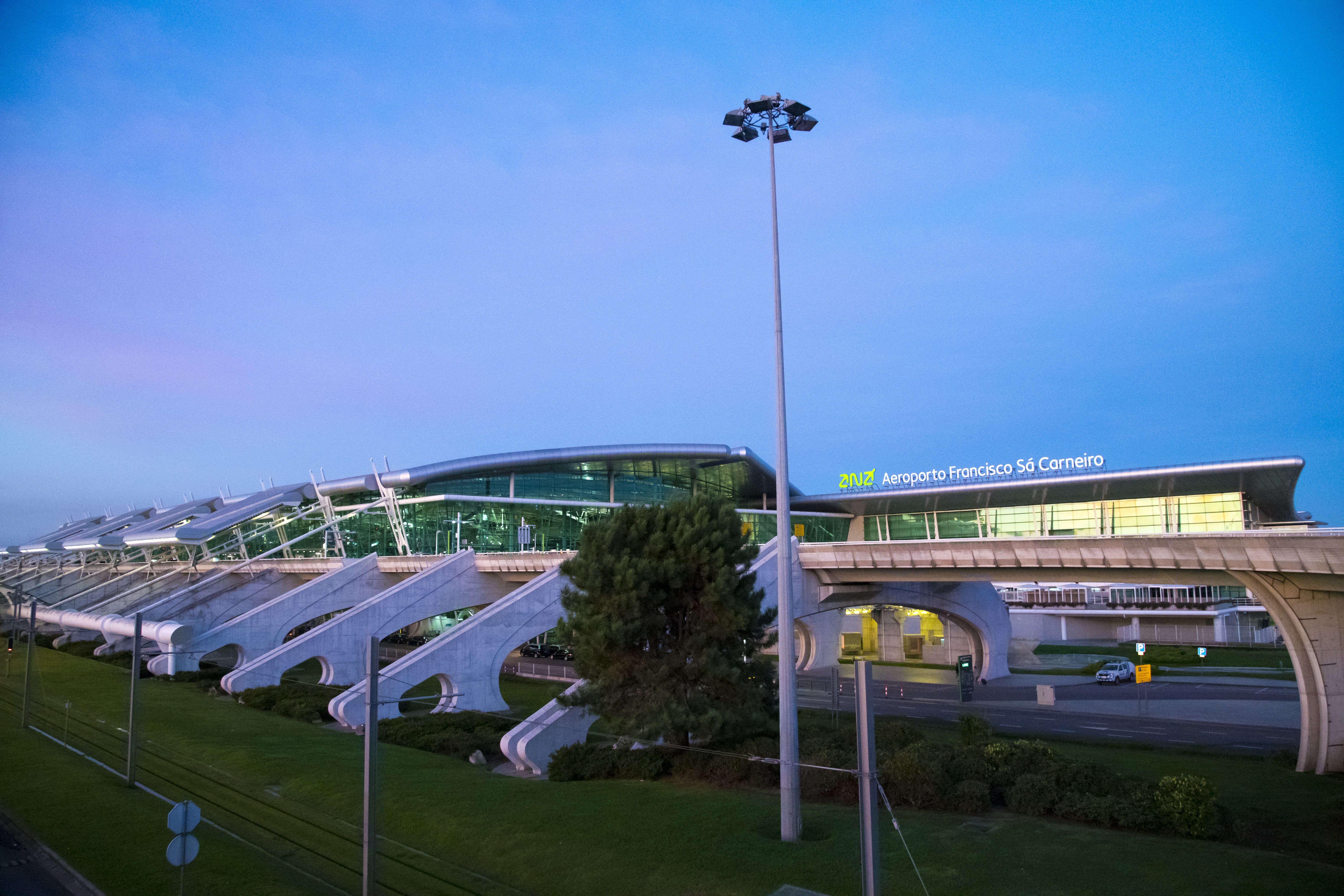 Porto Airport_3.jpg