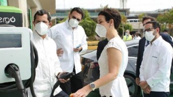 AERODOM inaugure cinq stations de recharge pour véhicules électriques à l'aéroport de Saint Domingue