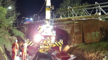 Sur l'île de Wight, une passerelle ferroviaire très fréquentée retirée pour être remise à neuf