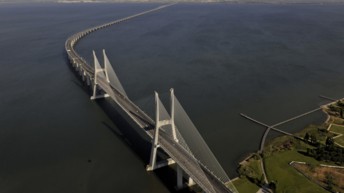 VINCI Concessions continues to strengthen its partnership in Portugal by taking joint control of Lusoponte