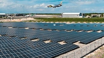 VINCI Airports cède à Arlandastad Group sa participation dans la société de gestion de l’aéroport de Stockholm Skavsta et signe un accord de développement d’une centrale photovoltaïque sur l’emprise de l’aéroport