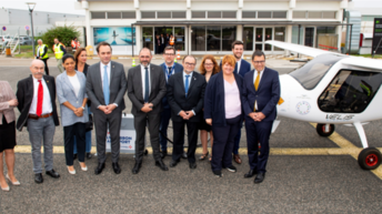 VINCI Airports accueille le 1er avion 100 % électrique à l'Aéroport Lyon-Bron