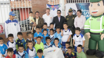 Vía 40 Express realiza donación de elementos deportivos en Soacha y Sibaté
