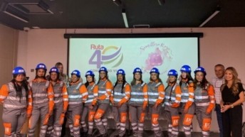 El proyecto Tercer carril Bogotá – Girardot graduó la primera promoción de mujeres operadoras de maquinaria amarilla
