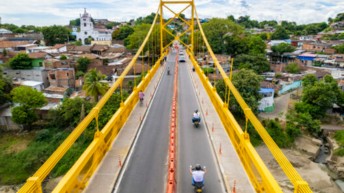 Vía 40 Express socializó la Resolución 02047 de 2023 emitida por INVÍAS para la restricción del paso de vehículos de carga por el puente Mariano Ospina