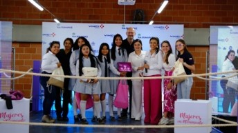 En el Día de la Mujer, más de 300 niñas de colegios de Silvania hackearon estereotipos de género