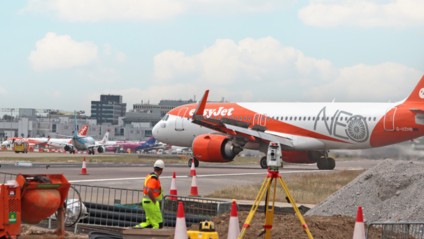 New London Gatwick taxiway to help reduce delays and cut aircraft emissions