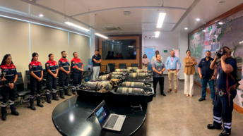Aeropuerto de Zihuatanejo dona equipo a protección civil y bomberos del municipio de Azueta.