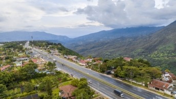 La vía Bogotá–Girardot se adapta al tráfico del feriado con más fluidez y seguridad