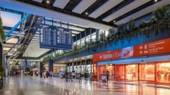 OMA Aeropuertos impulsa una transformación digital sin precedentes en alianza con AirportLabs