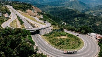 Vía Sumapaz entra en operación plena: corredor Bogotá–Girardot adopta estándares internacionales tras finalizar obras