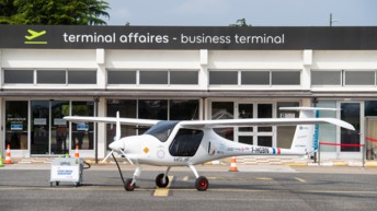 L'aéroport Lyon-Bron renouvelle son partenariat en faveur de l'aviation électrique. Une nouvelle étape pour accompagner la formation des pilotes de demain et accélérer la décarbonation de l'aviation légère
