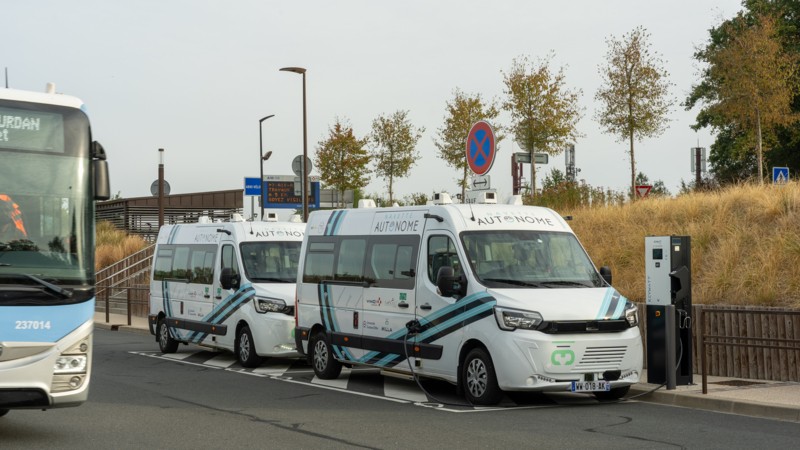 World first: electric autonomous shuttle successfully tested on the A10 motorway