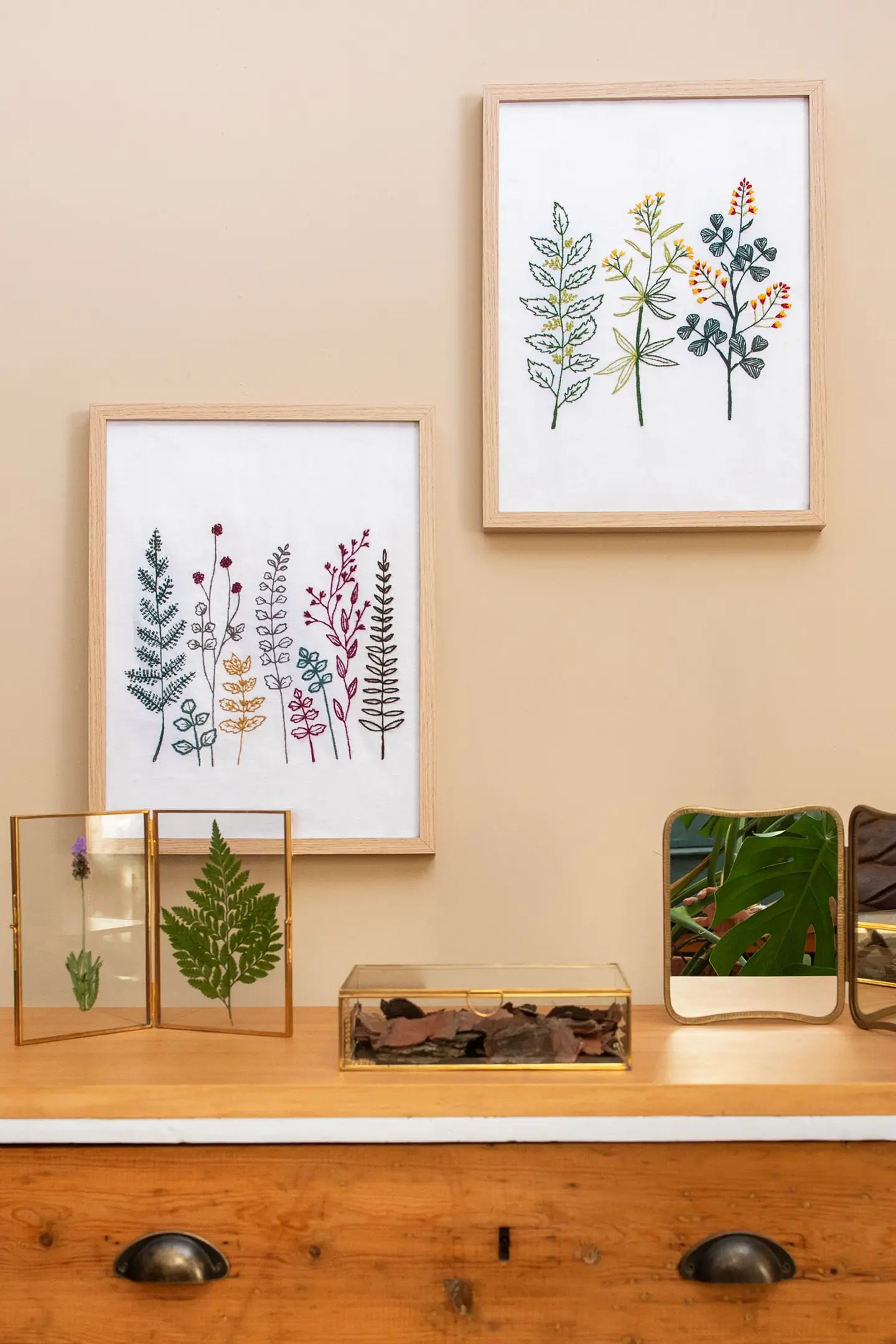 Eco Vita Thread Book: The Botanist's Cabinet - Sirdar - DMC image 3
