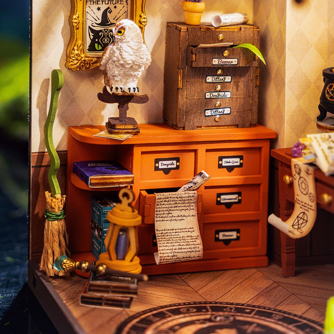 Magic Study - DIY Miniature Kit - Robotime image 2