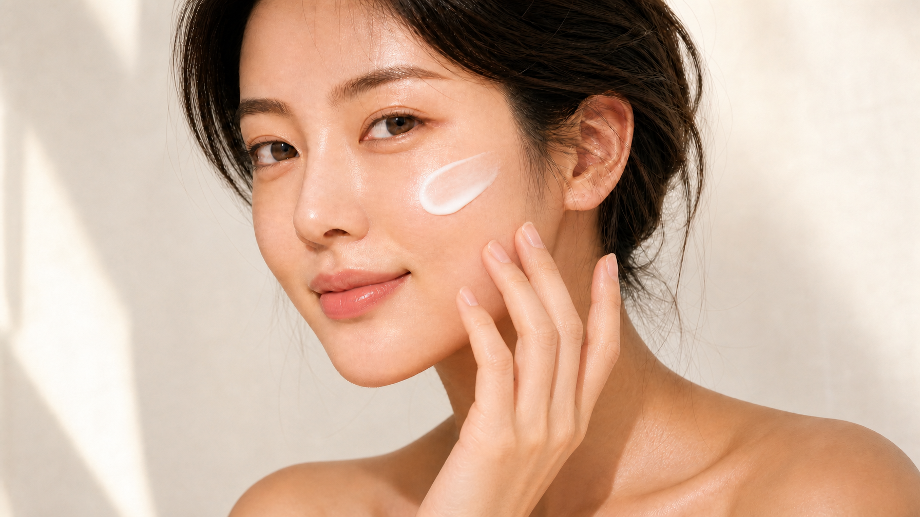 Beauty Power tutorial: morning SPF finish after barrier cream, same model
