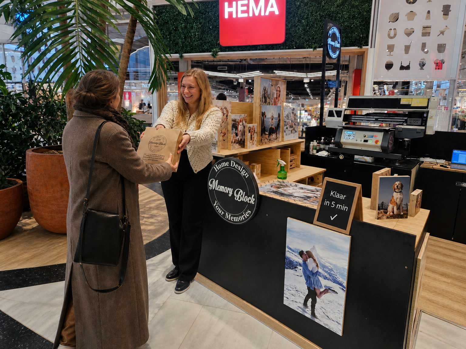 Klant ontvangt Memory Block bij Mall of the Netherlands