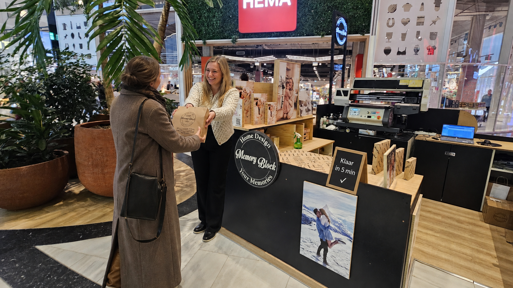 Memory Block kiosk Mall of the Netherlands Leidschendam