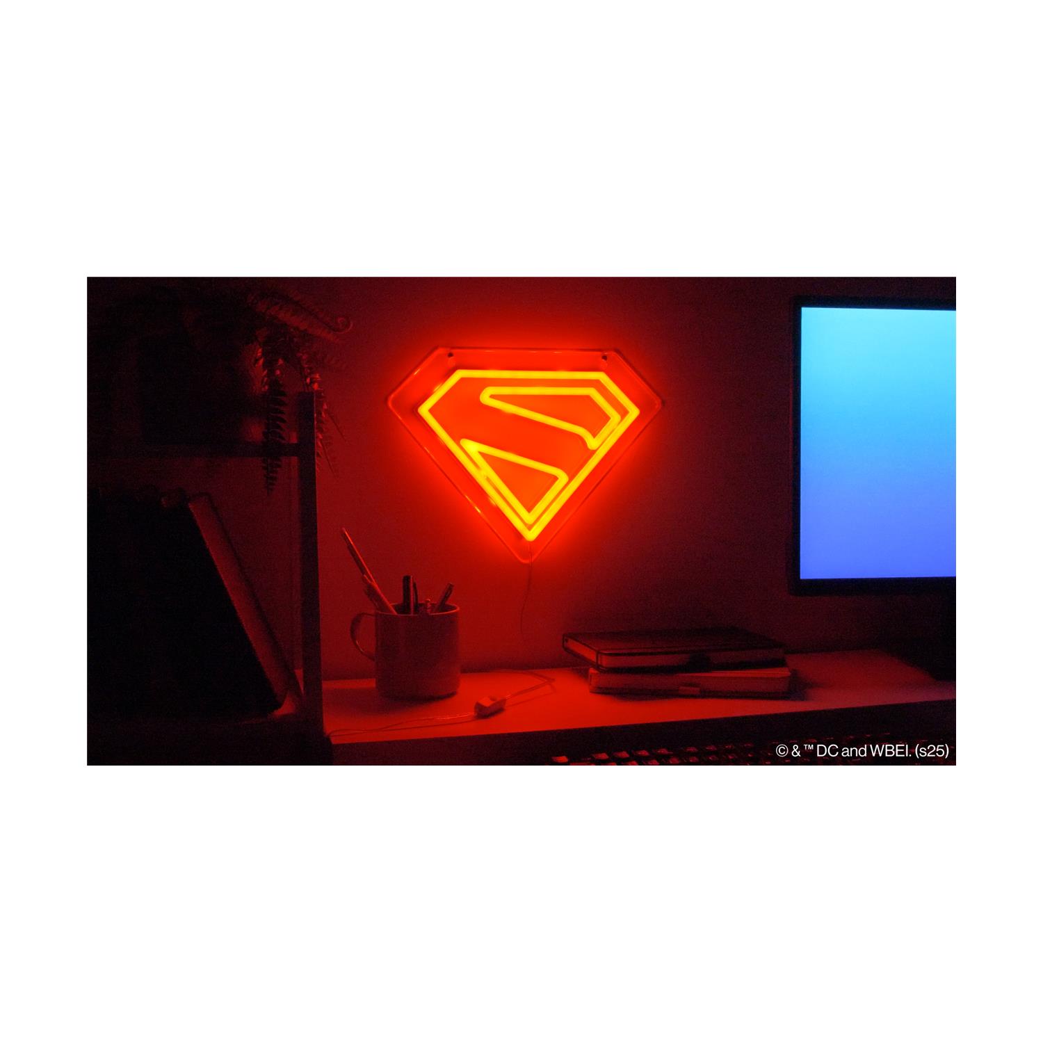 0154891-1.jpeg Paladone DC: Superman - Wall Mountable LED Neon Light (PP14478SMTVN)