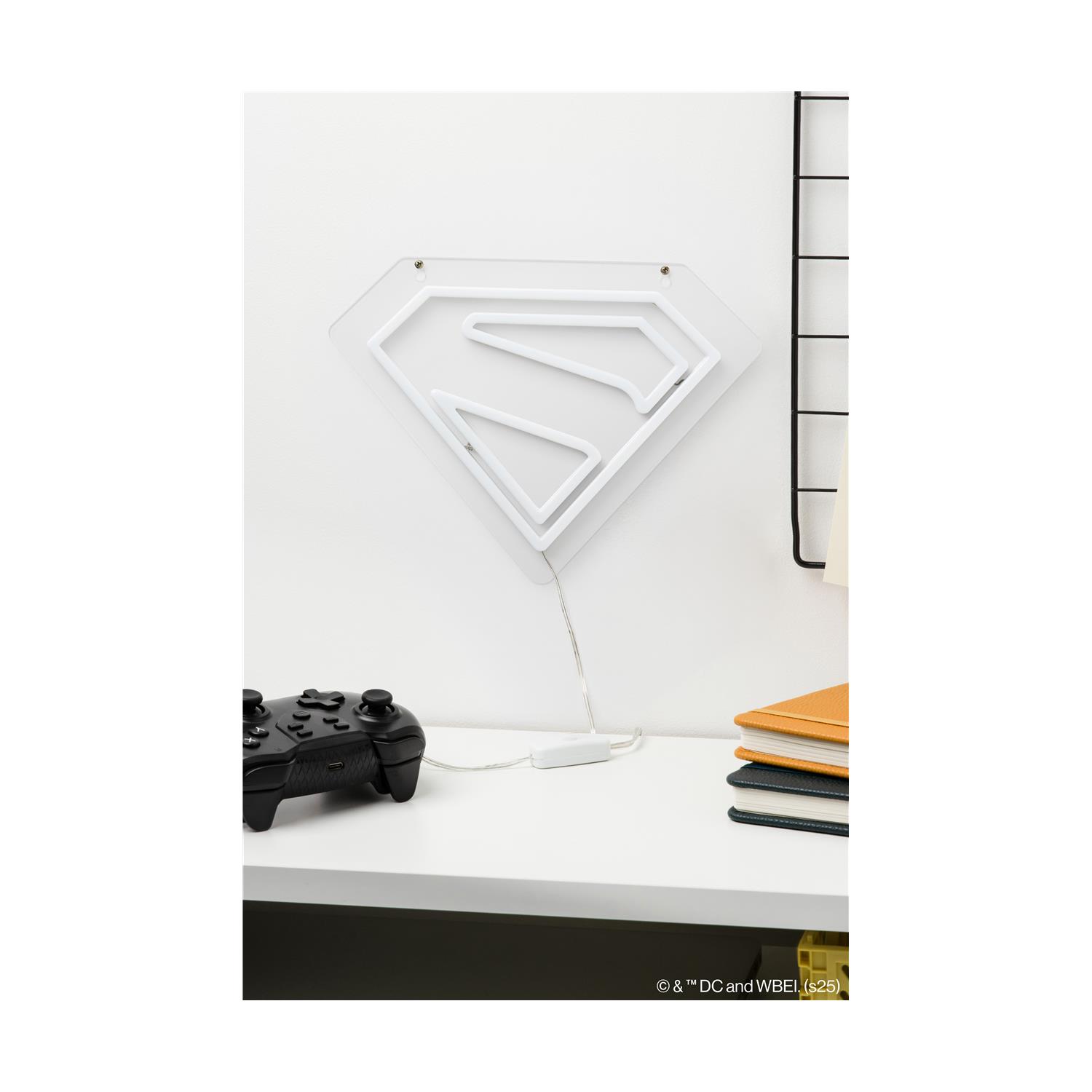 0154892-1.jpeg Paladone DC: Superman - Wall Mountable LED Neon Light (PP14478SMTVN)