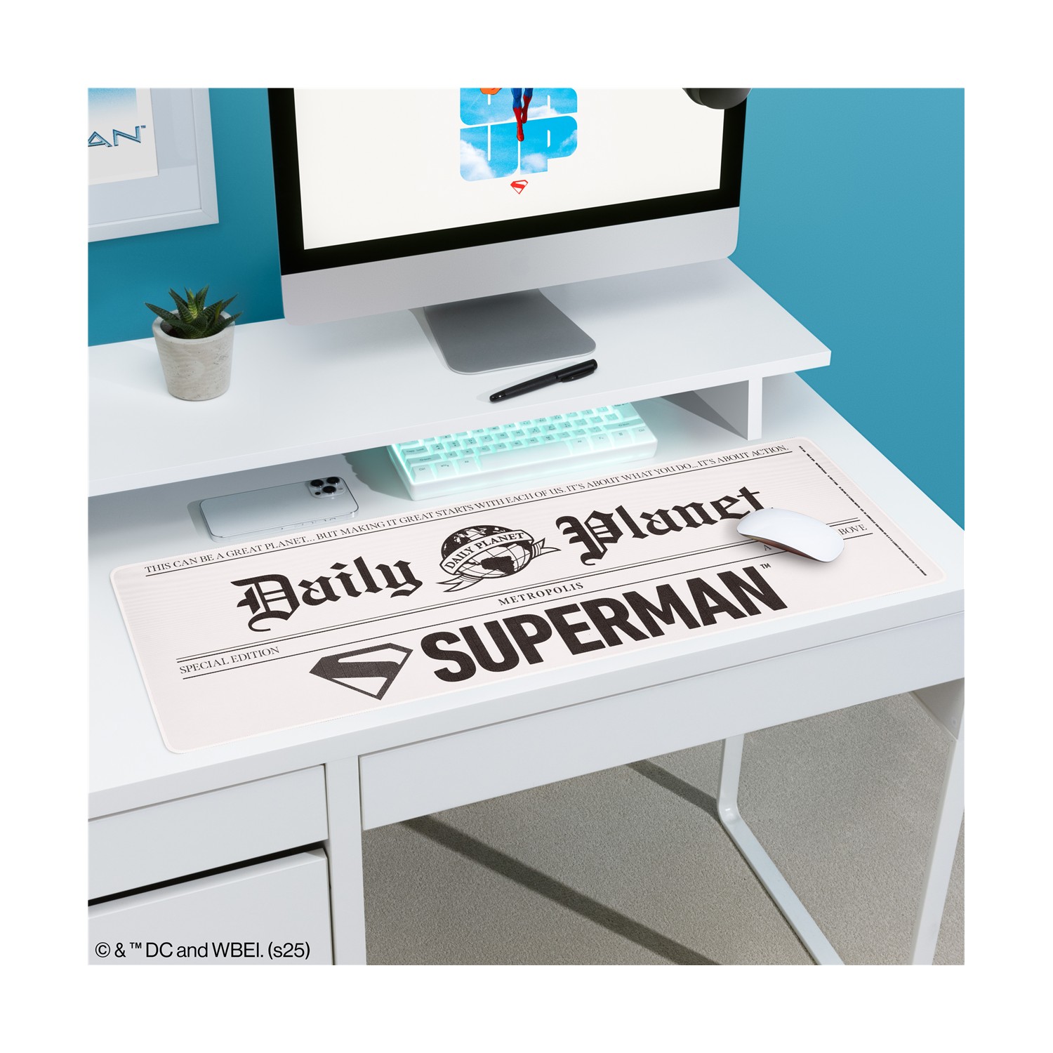 0190588.jpeg Paladone DC: Superman - Daily Planet Desk Mat (PP14717SMT)