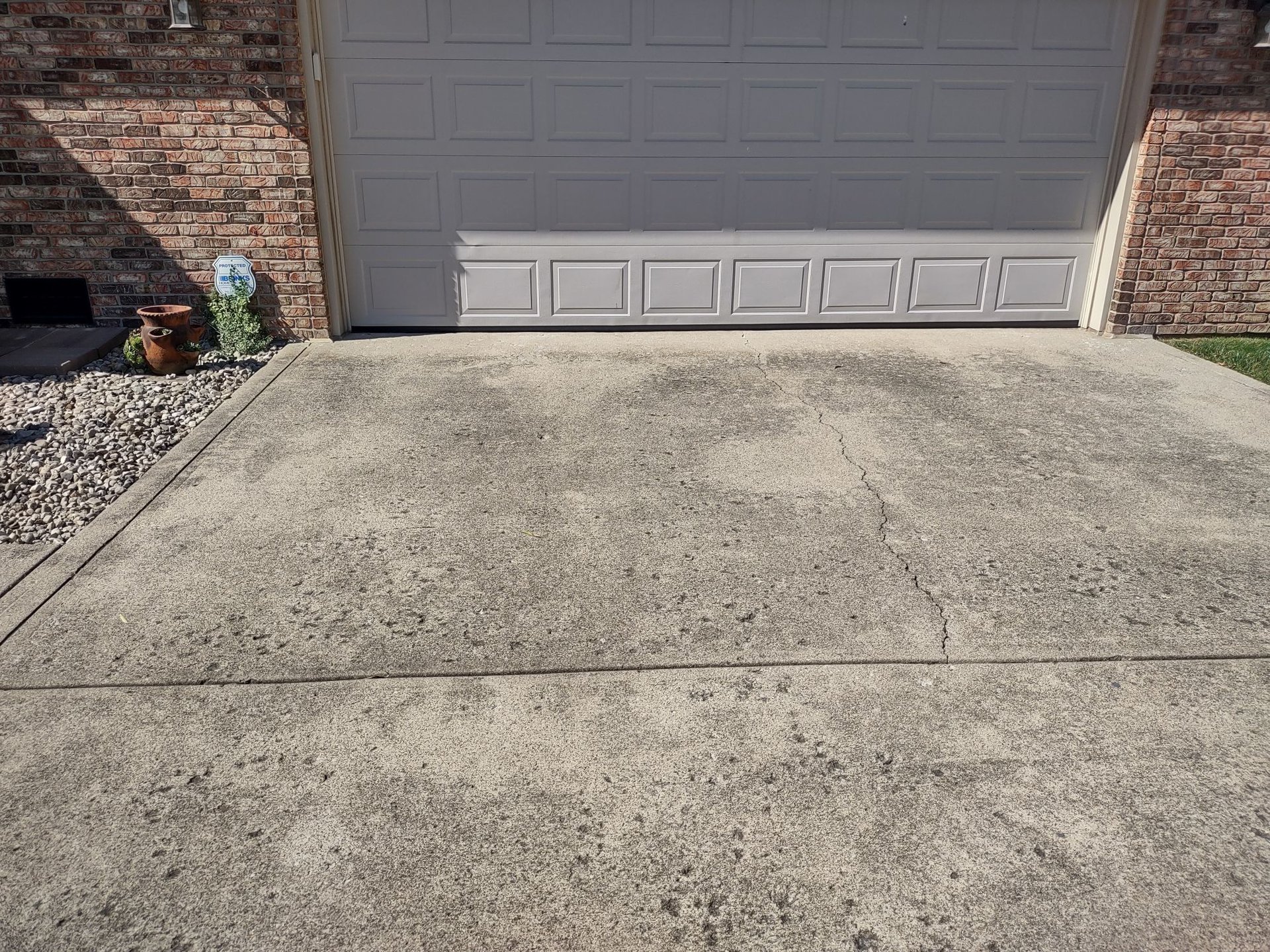 Spalling Concrete Rough – Epoxy Flooring in Toronto