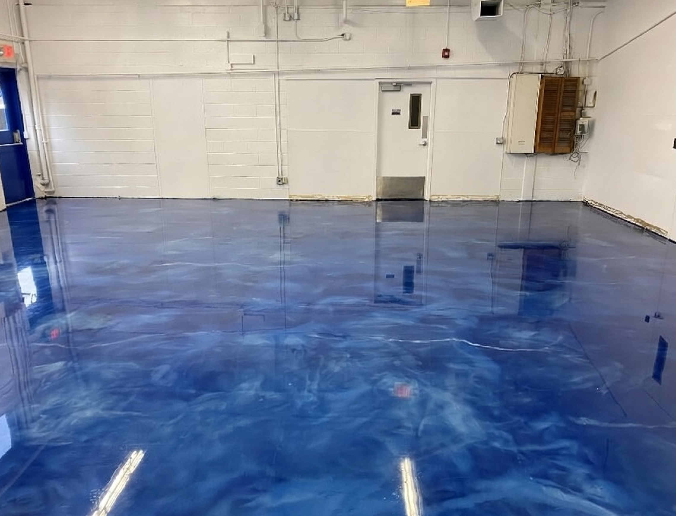 Blue Ocean Waves – Creative Studio – Epoxy Flooring in Toronto