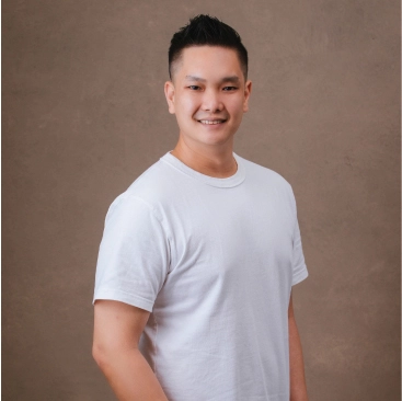 Esmond Liu, Author and Founder of Esmond Service Centre