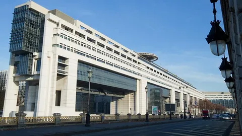 Miles de millonarios no pagan impuestos en Francia