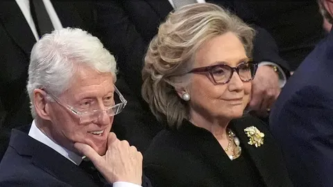 Los Clinton aceptan testificar en la investigación de Epstein