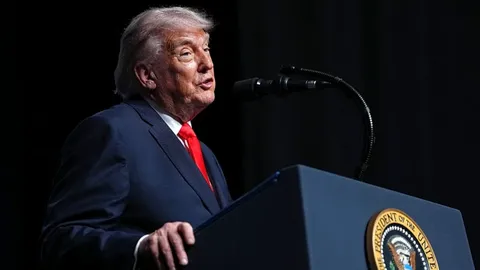 Trump Anuncia Control Militar Inminente sobre Cuba Durante Cena Privada