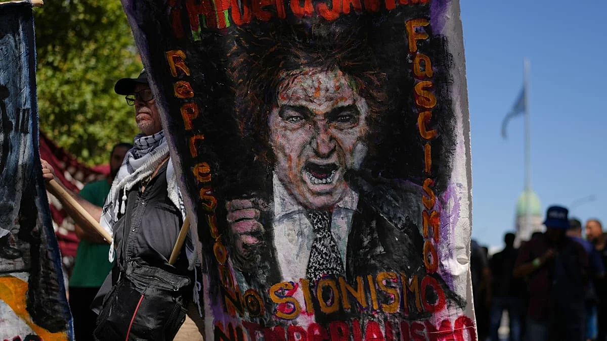 El Senado argentino aprueba la reforma laboral de Milei en medio de protestas