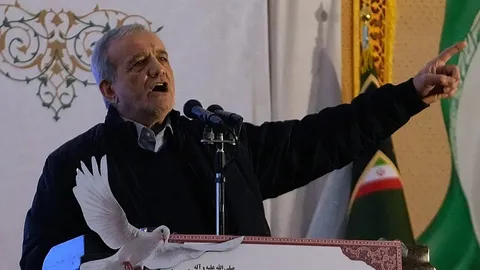 El presidente de Irán se niega a ceder ante EE.UU. y pide perdón por ataques en el Golfo