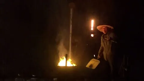 Celebración de fuegos artificiales en Pekín antes del Año Nuevo Lunar