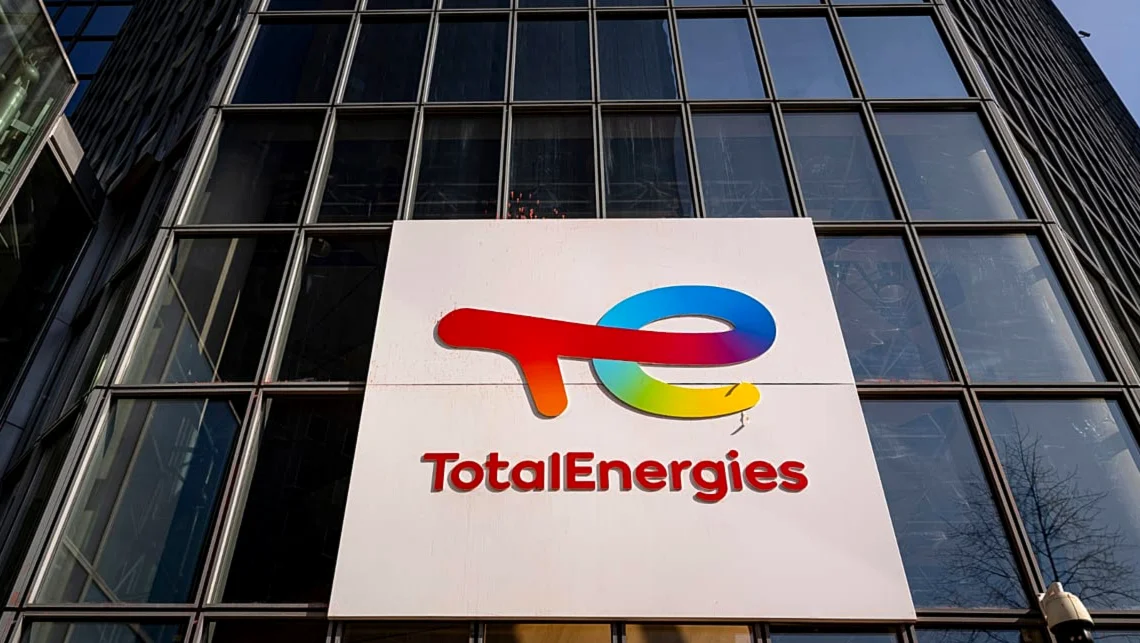 TotalEnergies Reporta Beneficio de 868 Millones de Euros por Crudo en Oriente Medio