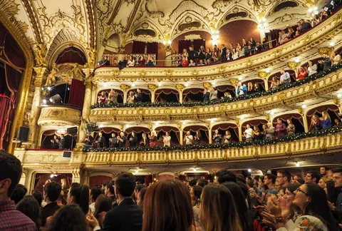 Beatrice Venezi es despedida del teatro La Fenice en Venecia