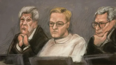 El hijastro del heredero de Noruega niega los cargos de violación en un juicio que sacude a la familia real