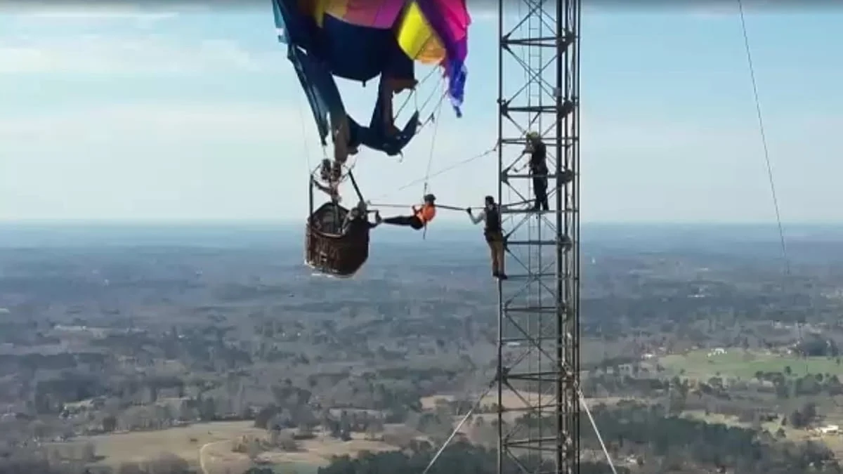 Rescate aéreo en Texas: dos personas liberadas de un globo a 274 metros de altura