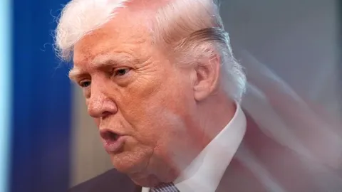 Trump amenaza con medidas drásticas contra Irán si no se reabre el estrecho de Ormuz