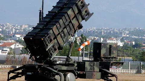 Grecia derriba misiles iraníes en Arabia Saudí