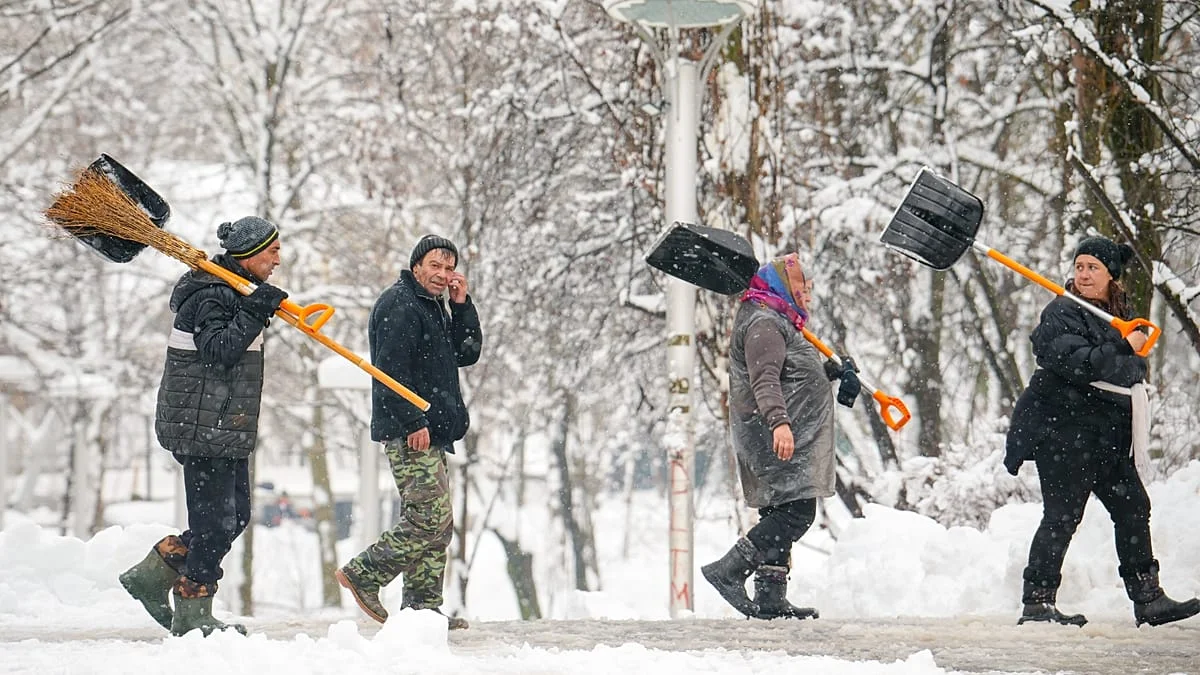 Fuertes nevadas alteran el transporte en Bucarest