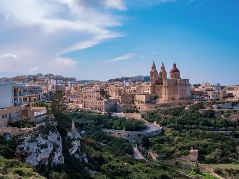 Elecciones Anticipadas en Malta: Un Nuevo Mandato Bajo el Signo de la Inestabilidad Energética