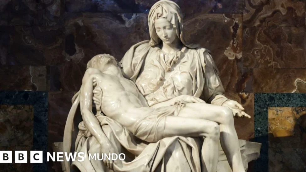 La Evolución del Ave María: De un Saludo a la Oración Católica Más Popular