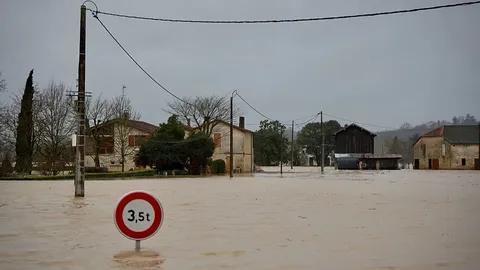 Tormentas Mortales Azotan España y Francia Alerta por Inundaciones