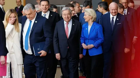 Los líderes europeos se reúnen en Bruselas mientras Ucrania enfrenta el bloqueo de su préstamo