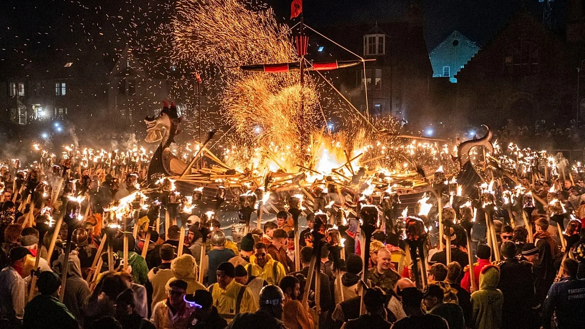 Up Helly Aa: el festival vikingo de fuego en Escocia